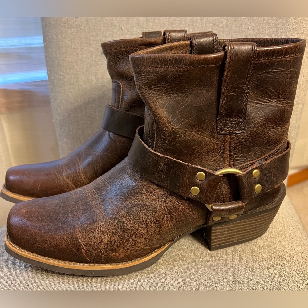 Justin boots, never worn. Women’s size 11B